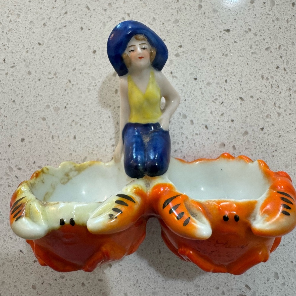 Antique Painted glazed porcelain salt and pepper shaker from the 1900s, German
